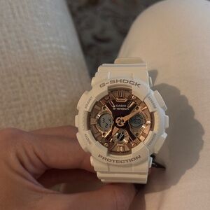 G-Shock White and Gold Smartwatch
